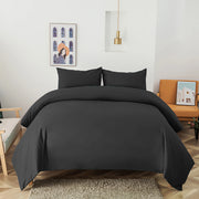 Housse de couette noire unie vue de face avec taies d'oreiller 65x65