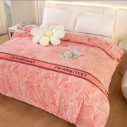 Housse de couette polaire à motif feuillage rose sur un lit