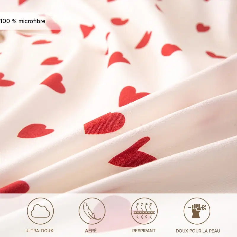 Détail du tissu microfibre douce de la housse de couette cœurs rouges